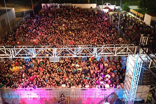 La música en valencià reuneix milers de persones en festivals i ara tindrà una ràdio on escoltar-la