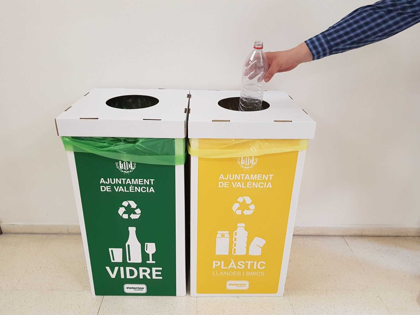 L'empresa gestora del contracte de neteja ja ha realitzat un protocol específic per a la recollida dels residus.