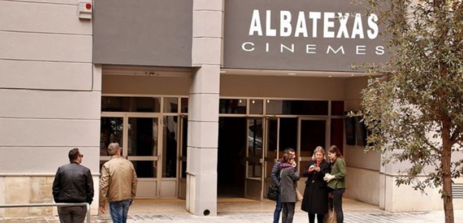 Façana dels cinemes Albatexas.