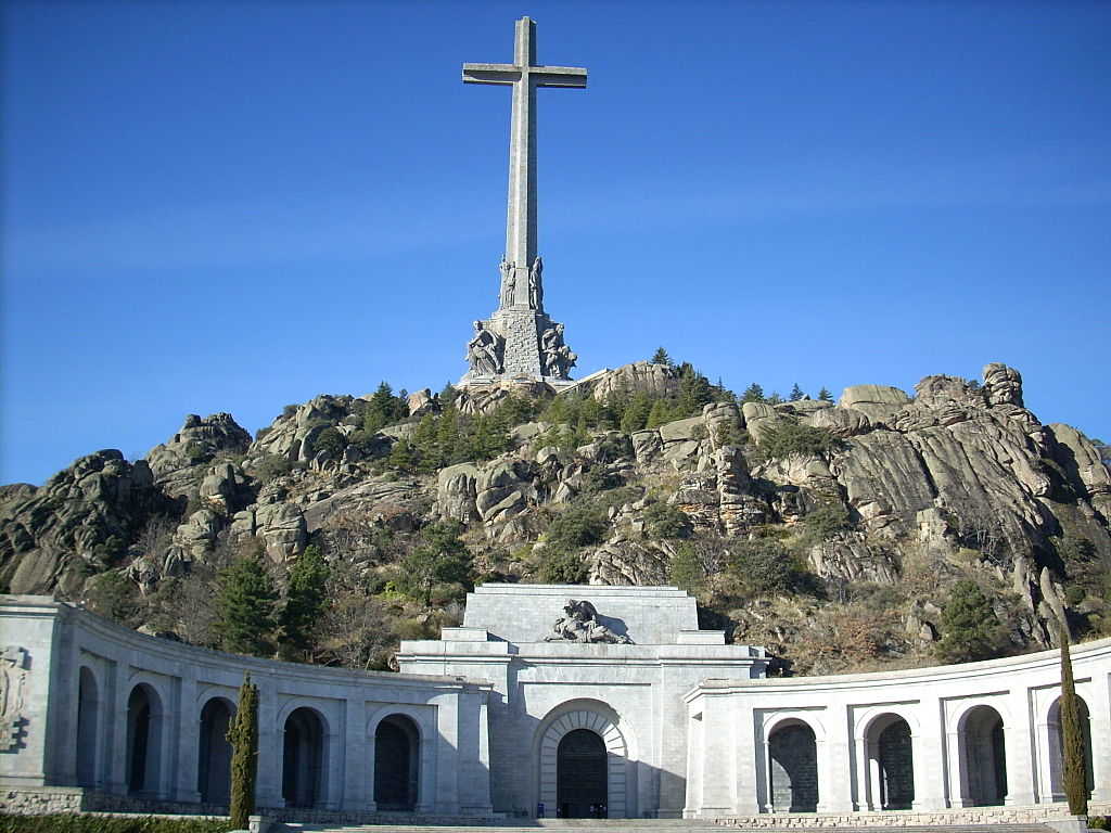 En cas que finalment es faça l'exhumació, la família de Franco ha anunciat que exigirà que se li entreguen les restes del dictador per donar-los "sepultura cristiana".