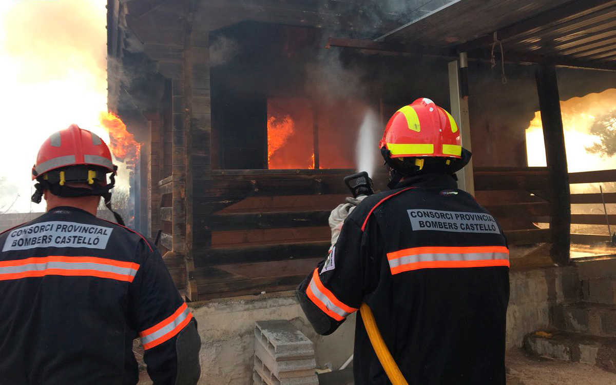 Aquest és el segon incendi forestal de la jornada, ja que aquest diumenge al matí s'ha declarat un foc a Xàbia, a la zona del Montgó.