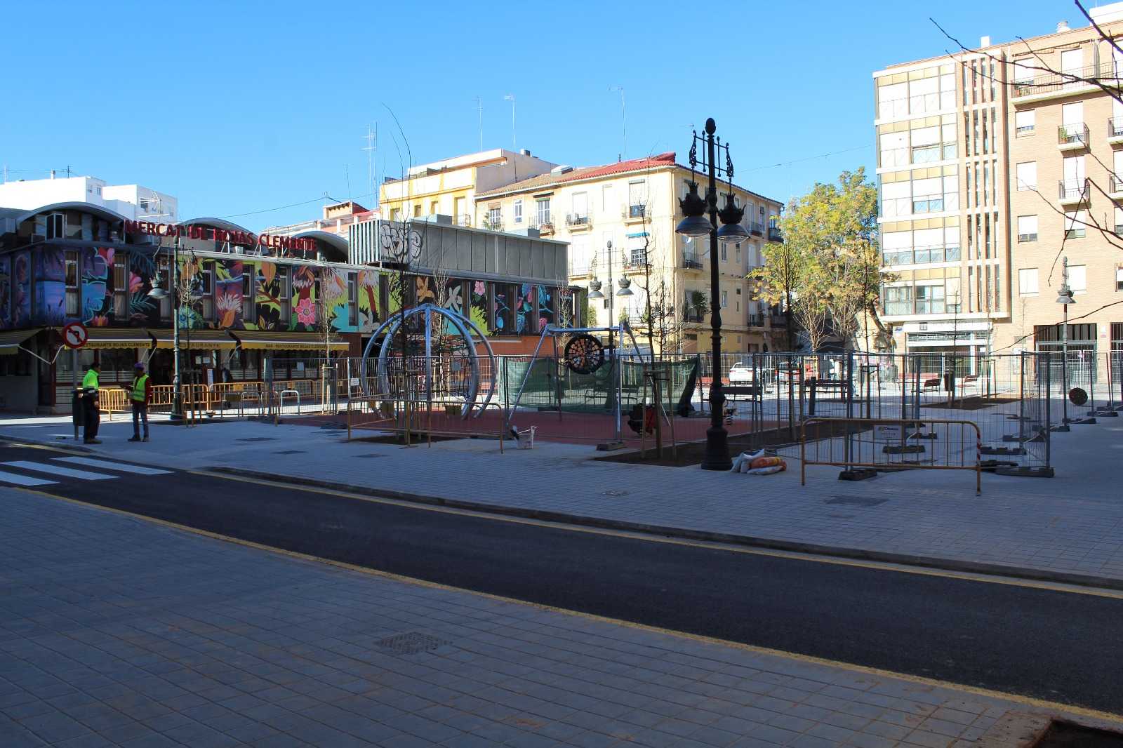 Les obres de remodelació en el barri del Botànic de València han abastat també carrers adjacents.