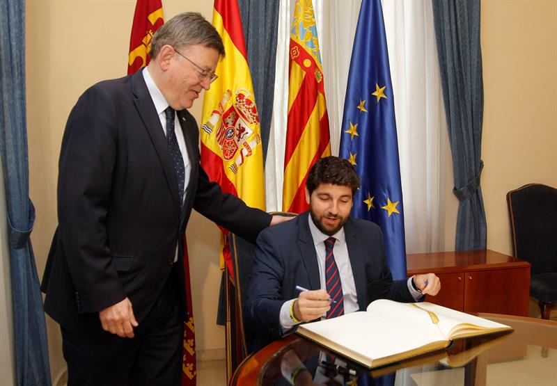 Puig ha afirmat que cap dels dos territoris "balafien" l'aigua i ha demanat 'solidaritat', mentre que López Mira ha apuntat que hi ha suficient però 'està mal distribuïda'.