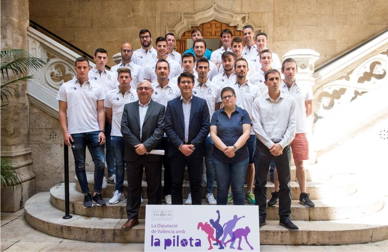 El president de la Diputació de València, Jorge Rodríguez, ha presentat els trofeus que de Raspall i d'Escala i Corda que patrocina la institució.