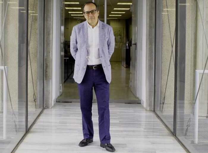 El president del Consell Rector de la Corporació Valenciana de Mitjans de Comunicació, Enrique Soriano, en una imatge d'arxiu a la seu d'À Punt a Burjassot.