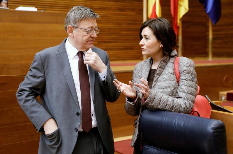 El president Ximo Puig i la ja exconsellera Carmen Montón en una imatge d'arxiu a les Corts.
