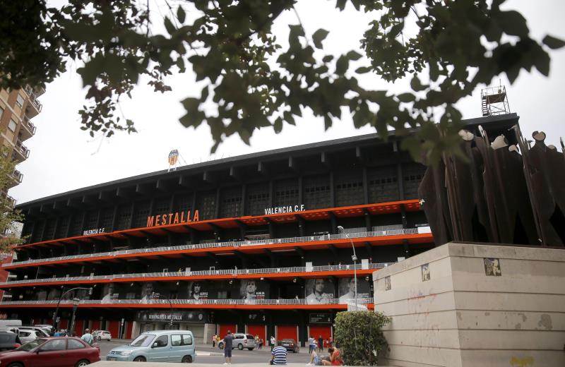 El València CF considera que l'estadi ha de ser "un lloc acollidor per a les famílies i saludable per a tots els valencianistes". 