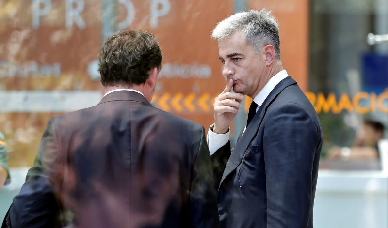 L'exsecretari general del PPCV, Ricardo Costa, durant la seua arribada aquest dijous a la Ciutat de la Justícia de València.