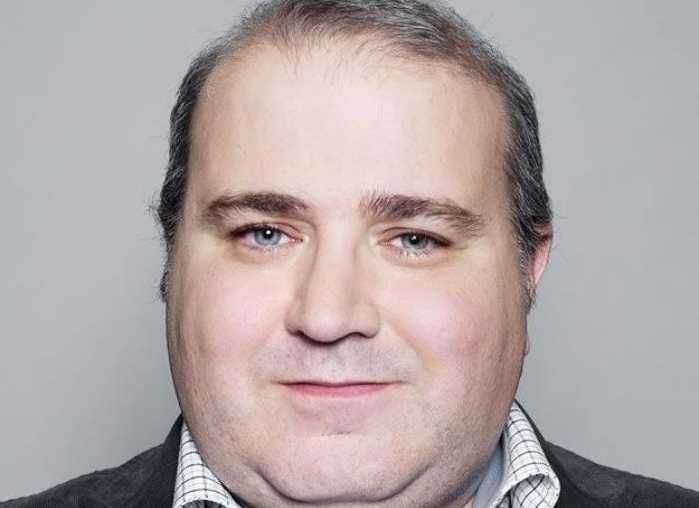 Iglesias va nàixer a Oviedo i ha treballat al Teatre Real de Madrid i la Duch National Opera & Ballet.