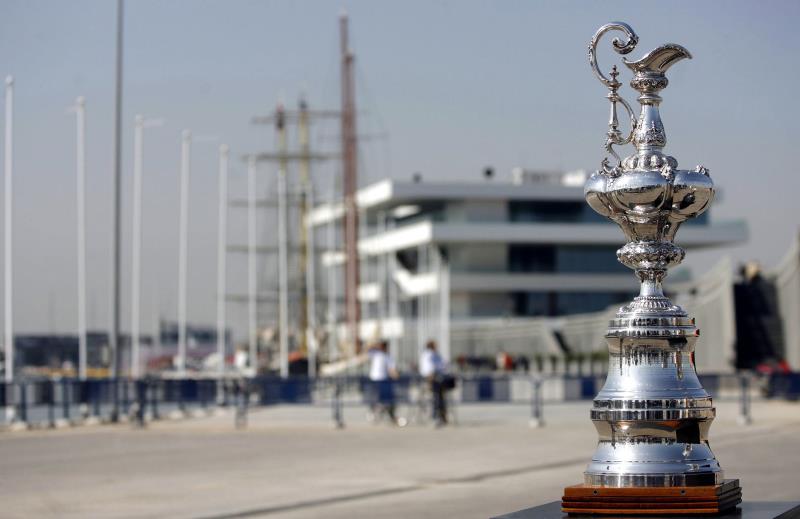 La regata de vela Copa de l'Amèrica es va celebrar l'any 2007 a aigües de València.