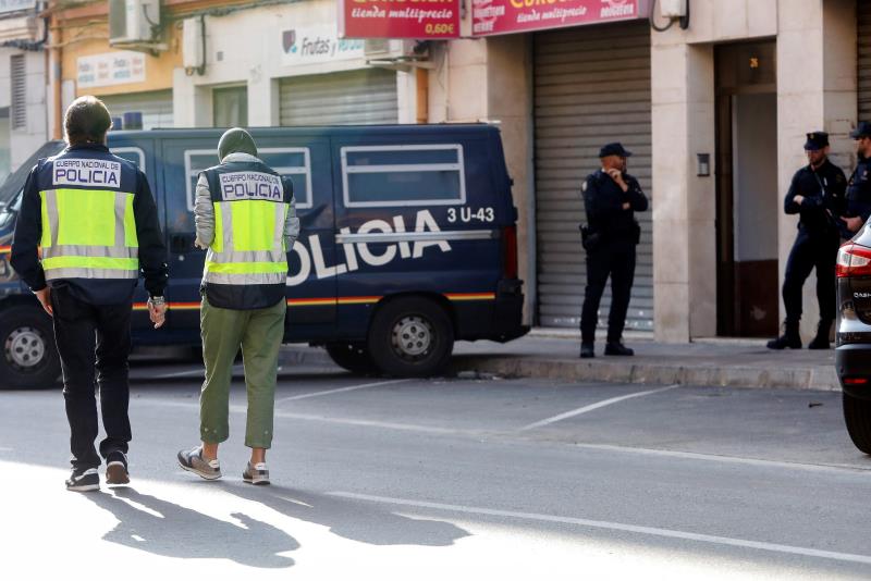 La detenció ha implicat el tall de l'avinguda del País Valencià d'Alaquàs.