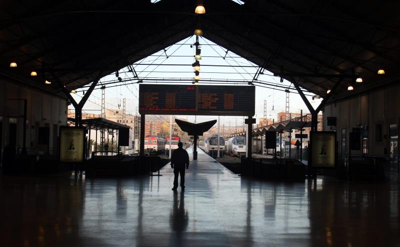 Renfe convoca una vaga per a exigir la implantació de les 37,5 hores setmanals i contra el desmantellament del ferrocarril públic i la destrucció d'ocupació en el sector ferroviari.