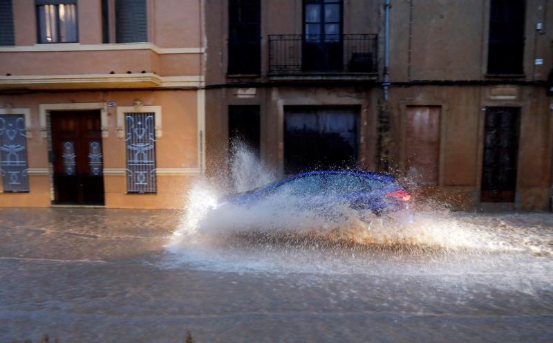 Les pluges registrades dijous van provocar talls de carretera nivell negre en nou vies valencianes.