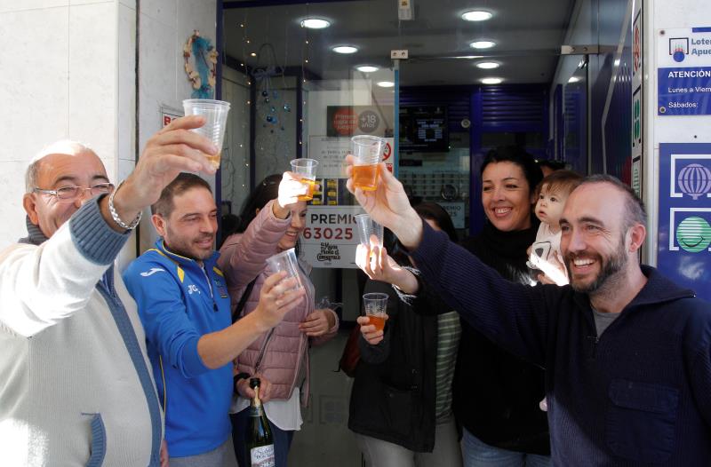 Dels 85 milions d'euros repartits pel primer premi de la Loteria de Nadal, només 12,4 han recaigut al País Valencià.