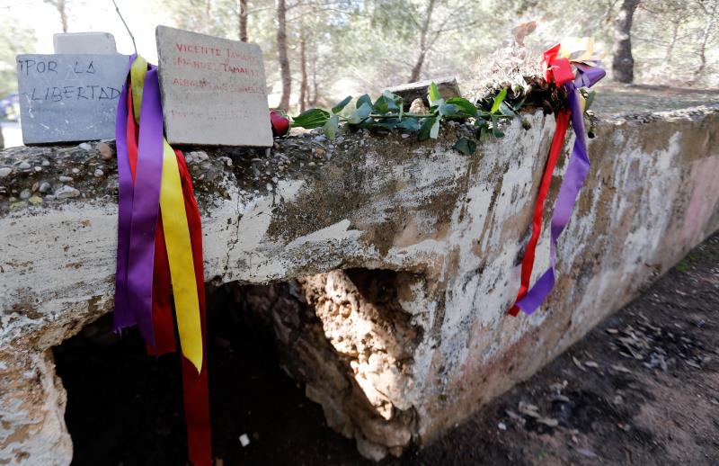 L'organisme treballarà en la recuperació i identificació de les restes que es troben en les fosses valencianes. Imatge d'arxiu del 'paredón' del cementeri de Paterna.