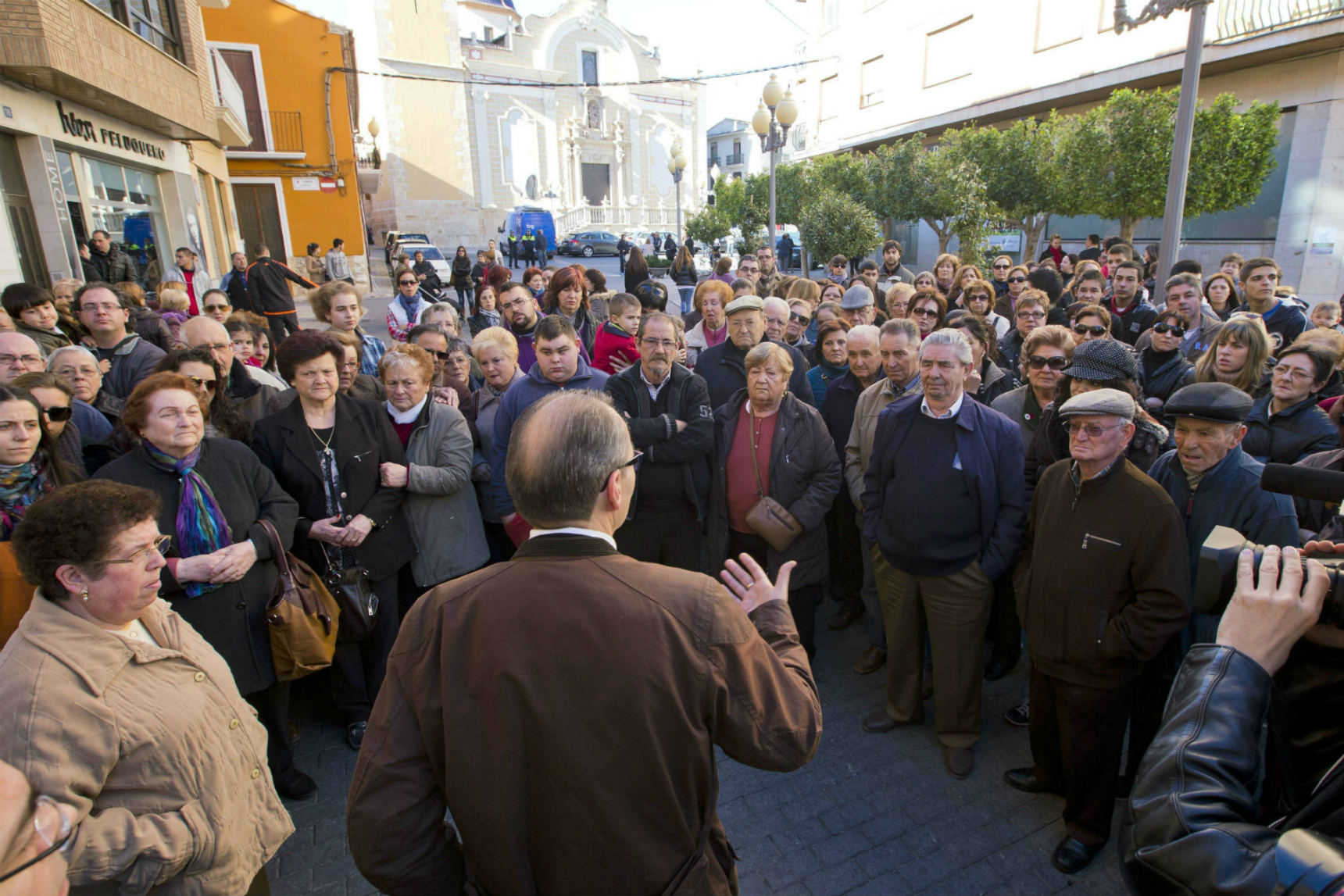L'alcalde de Benaguasil es direigeix als veïns després dels 5 minuts de silenci