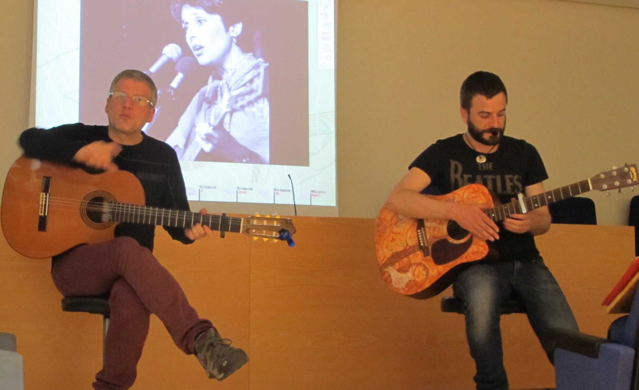 Mikel Markez i Eñaut Elorrieta durant l'actuació d'ahir