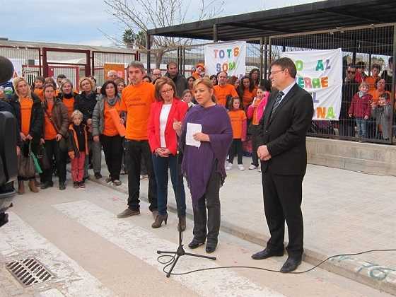 Elena Valenciano i Ximo Puig, hui en el col·legi Ciutat de Cremona.