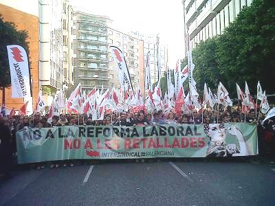 Delegació d'Intersindical en una manifestació