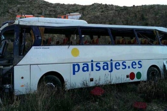 Imatge de l'autobús escolar despenyat a Dosaigües.