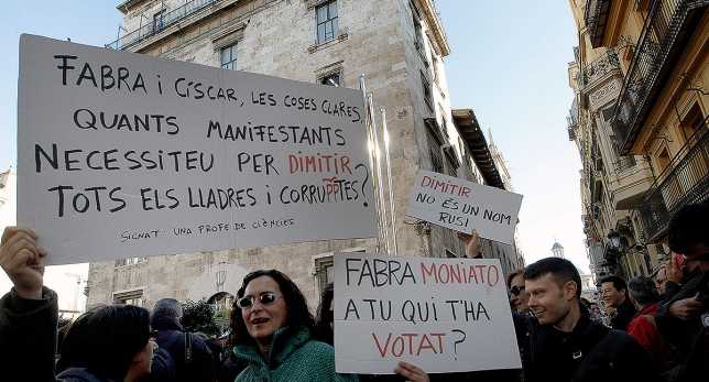 L'acció #rojaafabra es convoca contra la "fallida global" del Govern de Fabra i la "situació d'emergència" que viu el País Valencià.