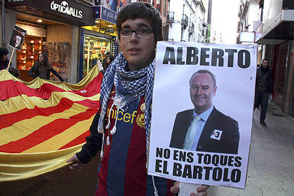 Manifestació que amb el lema 'Volem TV3 al País Valencià!' va recórrer els carrers de Castelló de la Plana, un any després de l'apagada.