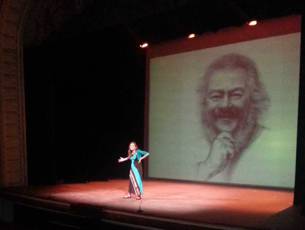Un moment de l'espectacle d'homenatge a Antonio González celebrat a Elx.