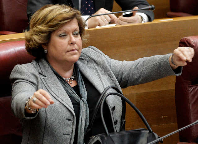 Tots els grups de l'oposició havien exigit que la diputada Milagrosa Martínez, en la imatge, deixarà el seu escó.