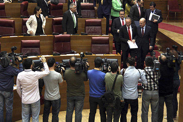 El president de la Generalitat Valenciana, Alberto Fabra, arriba a l'hemicicle de Les Corts.