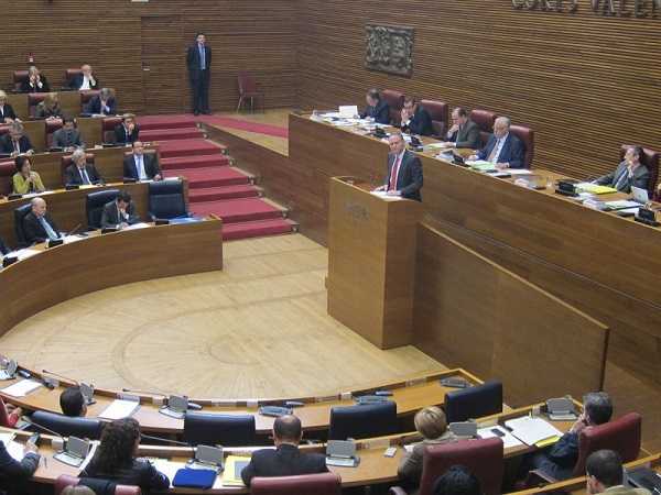 De no comparéixer dimecres, caldrà esperar fins el pròxim 8 de maig perquè Fabra se sotmeta al control dels grups parlamentaris.