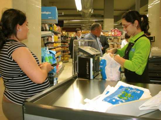 Cada cinc minuts es fan servir un milió de bosses de plàstic a tota la Unió Europea.