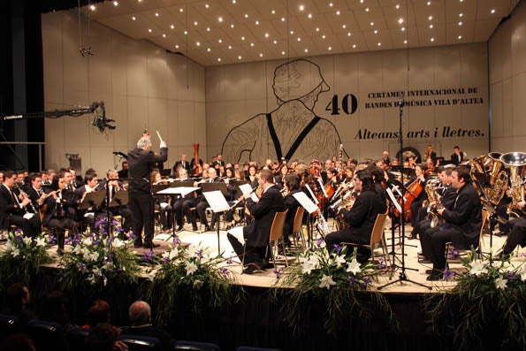 Concert de la Unió Musical de Llíria en la secció simfònica de la 40a edició del CIBM Vila d'Altea (desembre de 2011).