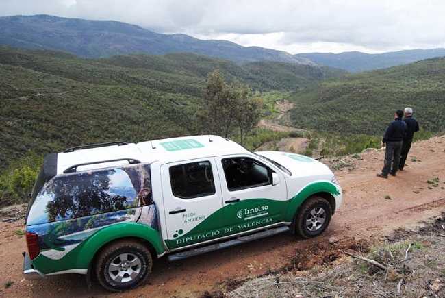 Imatge d'una brigada forestal en funcions de vigilància.