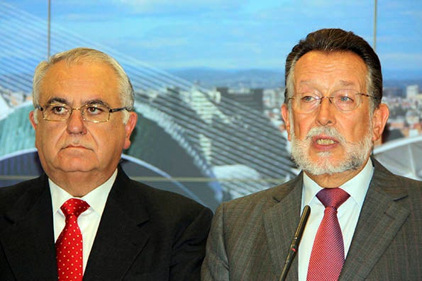 Alfonso Grau (dreta) al costat del president de les Corts Valencianes, Juan Cotino (esquerra).