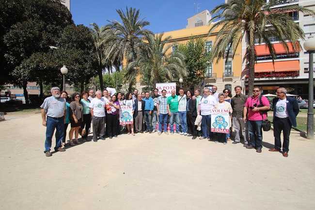 Els impulsors de la ILP per una ràdio i televisió pública valenciana a Alacant.