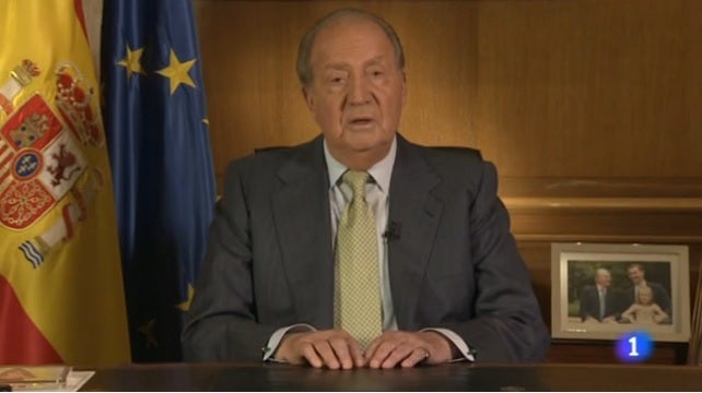 Imatge del moment en que el monarca explica en TVE els motius de la seua abdicació.