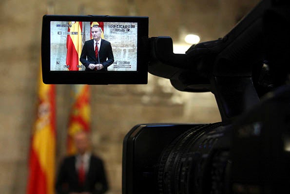 Alberto Fabra durant la roda de premsa per explicar el tancament de la ràdio i televisió públiques.