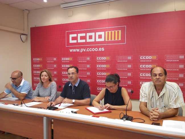 Un moment de la roda de premsa on han intervingut Concha Andrés (PSPV); Teresa García (Compromís); Estefanía Candel (EUPV); Paco Caballero (UGT); José Arcs (CSIF) i Julio Conesa (CCOO).