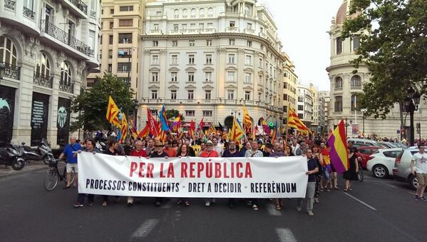 Un moment de la concentració celebrada a València durant el seu recorregut pel centre de la ciutat.