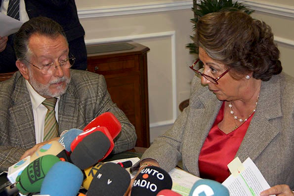 El vicealcalde de l'Ajuntament de València, Alfonso Grau (esquerra) al costat de l'alcaldessa de València, Rita Barberà,en una compareixença de premsa.