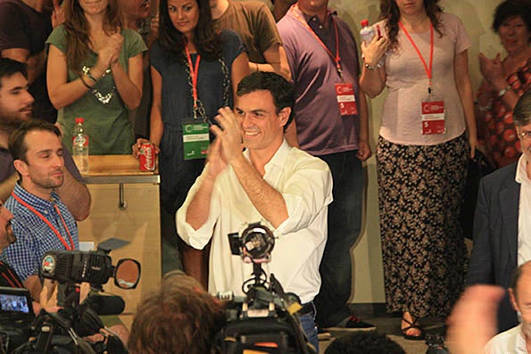 El pròxim secretari general del PSOE, Pedro Sánchez, aquest diumenge celebra la victòria a les primàries.