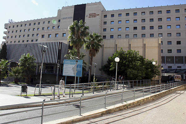 Exterior de la façana principal de l'Hospital Universitari Doctor Peset Aleixandre de València.