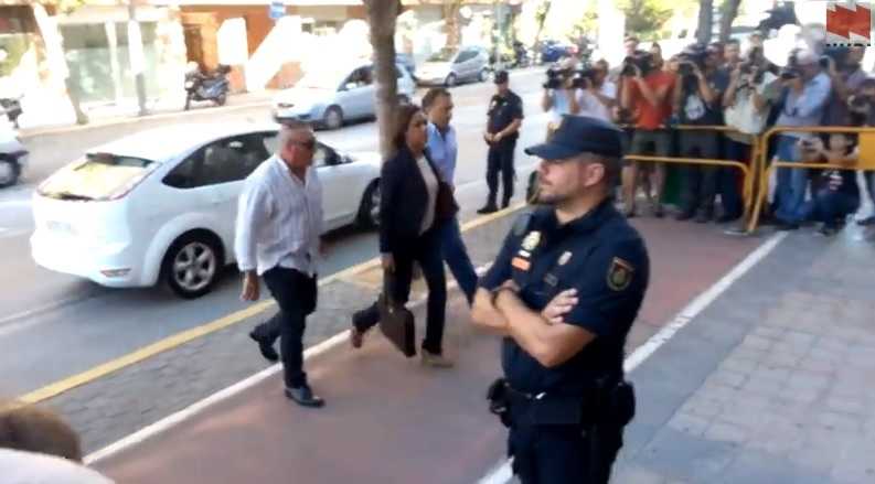 Imatge de Lola Johnson entrant als jutjats de Paterna, aquest dimecres.