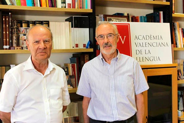 El president de la Creu Roja, Fernando del Rosario, i el president de l'AVL, Ramon Ferrer.