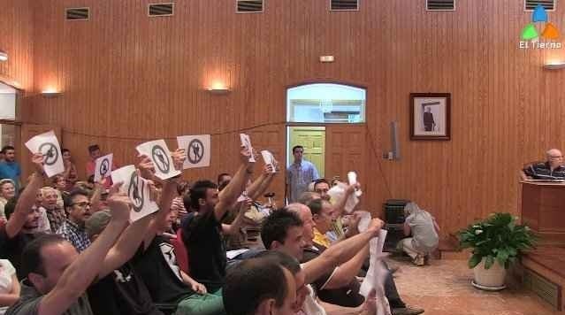 Protesta contra l'endollisme a l'ajuntament de Montcada el passat 25 de juny.