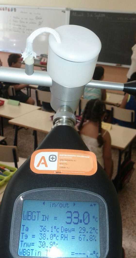 Termòmetre, aquest dimecres, a un centre educatiu.