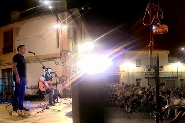 Ahir el centre de Nàquera s'omplír de gent amb les actuacions del Botifarra i Rascanya. Hui continuem amb l'Aplec!!!