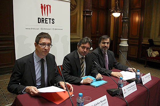 Els advocats Carles Mundó, Sergi Blázquez i Marc Marsal aquest dimarts al Col·legi d'Advocats durant la presentació de Drets.
