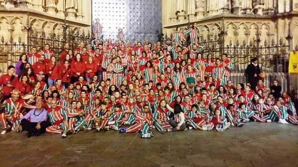 Muixeranguers de la Nova i castellers dels Xicots de Vilafranca, aquest dissabte.  