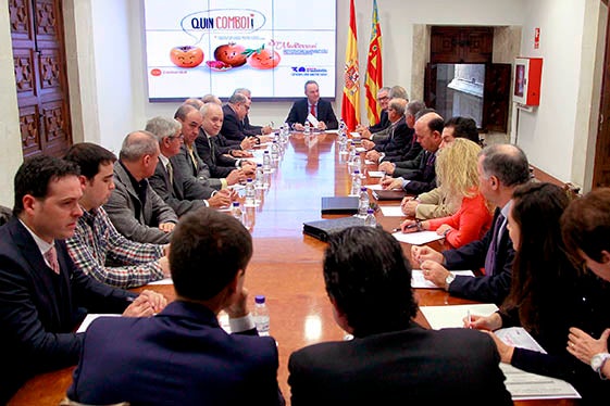 Alberto Fabra, s'ha reunit aquest dilluns amb representats del sector de l'agroalimentació per tractar les conseqüències del veto de Rússia.